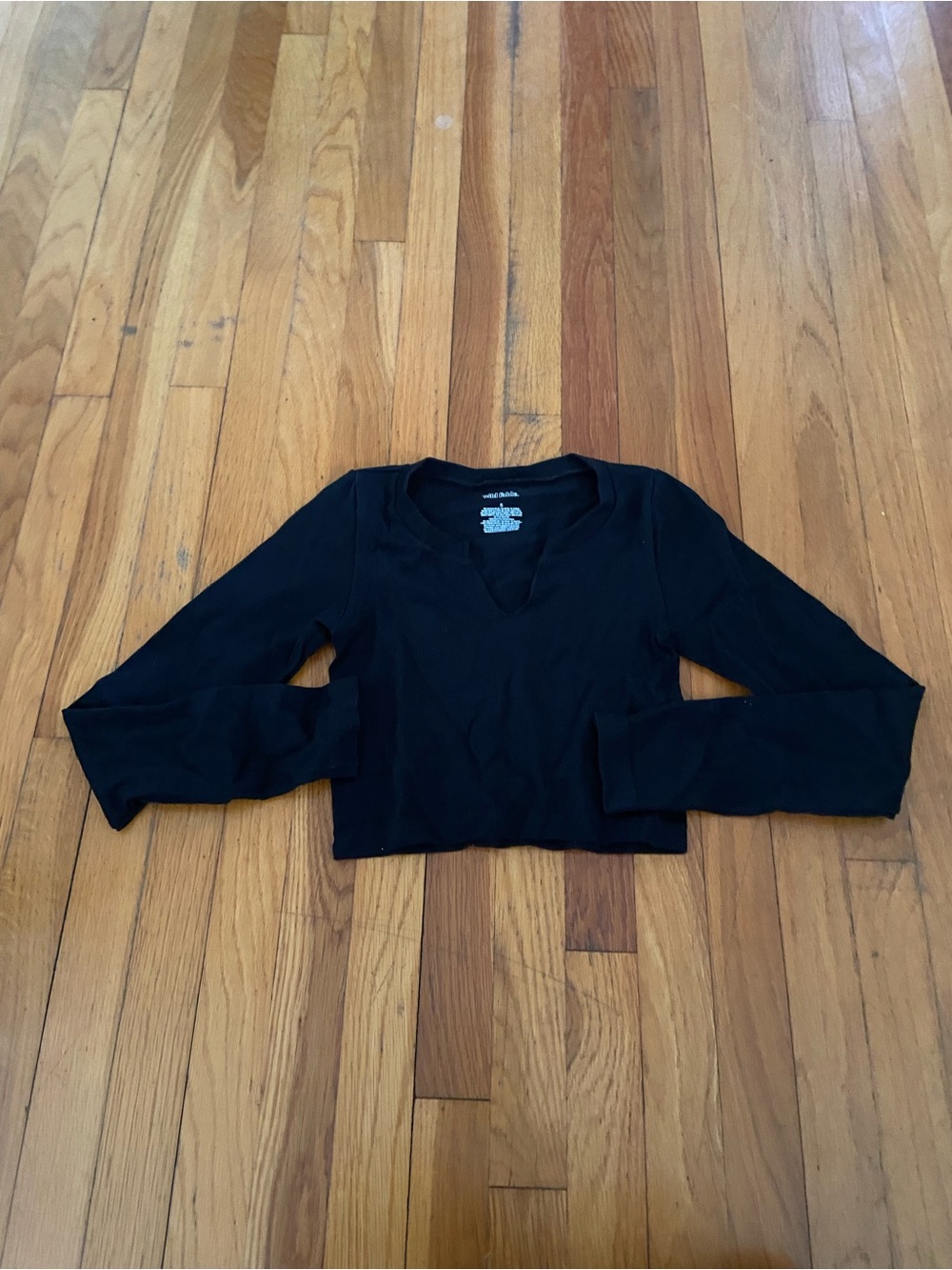 Women’s Black V-Neck Long Sleeve Crop Top